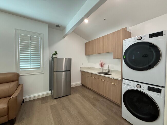 Building Photo - 16004 Cascade Dr