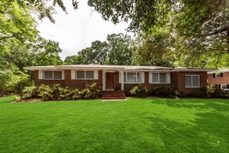 Building Photo - 453 Wade Hampton Dr