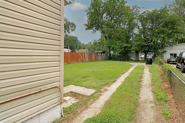 Building Photo - Newly Renovated 2 Bedroom Ranch