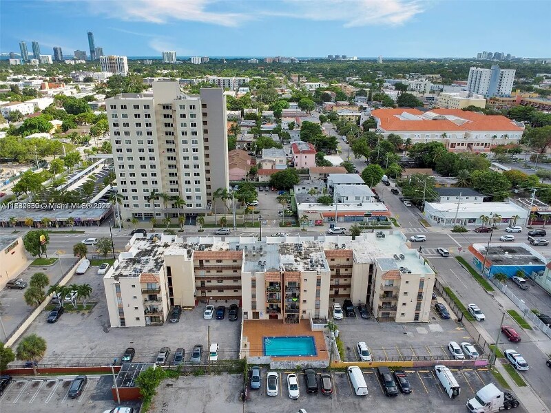 Foto principal - 1050 SW 1st St