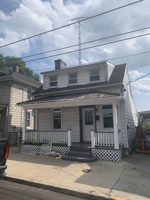 Primary Photo - 112 E John St