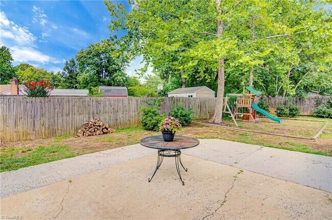 Foto del edificio - 5412 Amberhill Dr