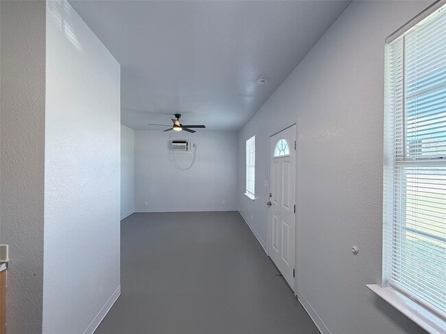 Building Photo - 251 Zimmerman Ave
