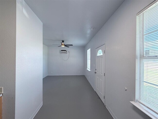 Foto del edificio - 251 Zimmerman Ave