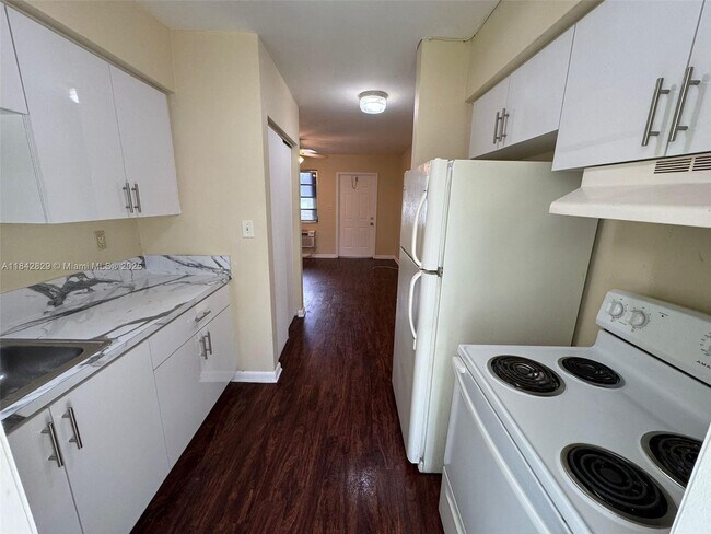 Foto del edificio - 844 NW 18th Ave