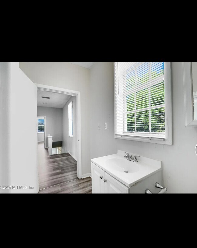 Foto del edificio - 2825 N Market St