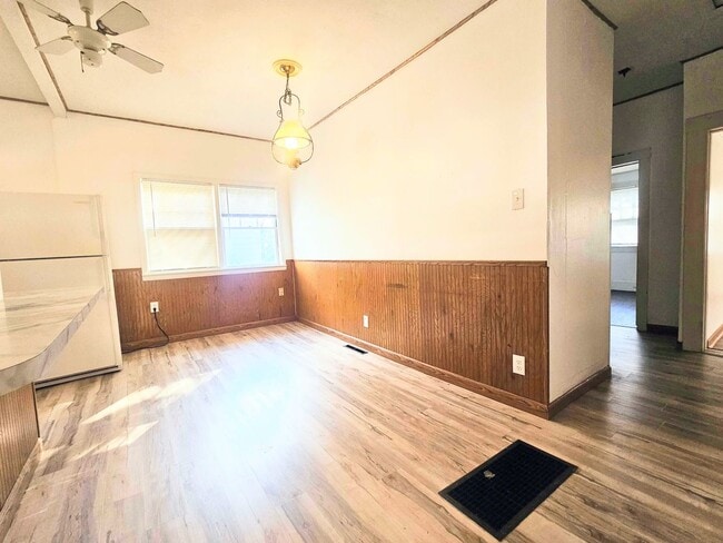 Building Photo - Spacious 2 Bed, 1 Bath