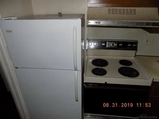 Foto del edificio - 16734 Collinson Ave