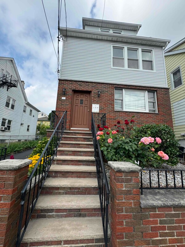 Building Photo - 171 Highland Ave