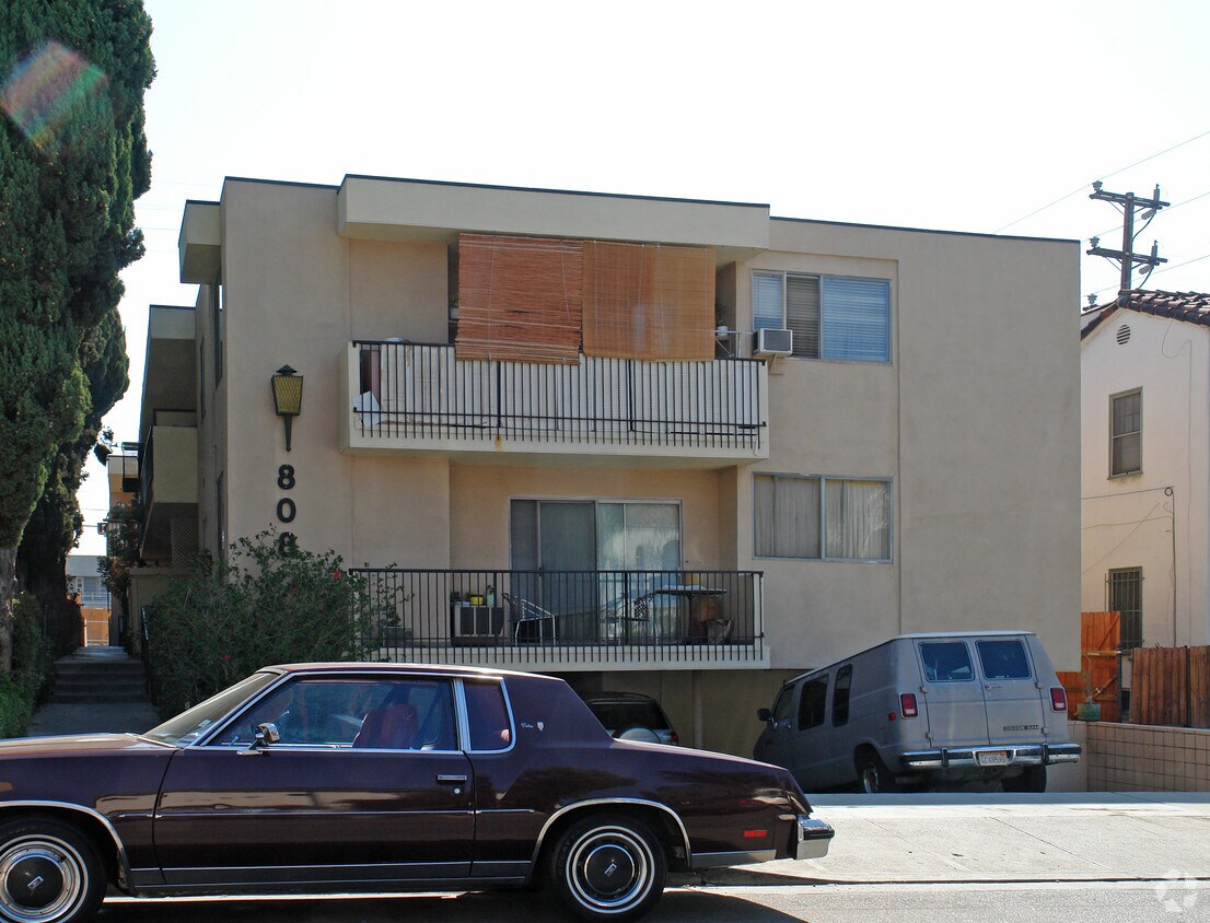 Building Photo - 808 N Hayworth Ave