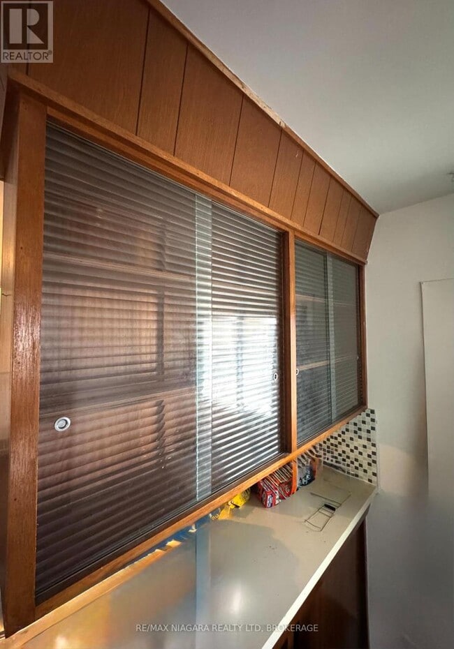 Building Photo - 256 E Main St