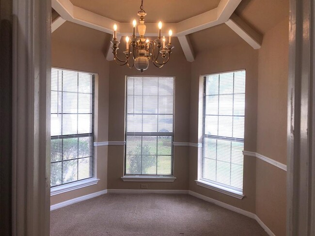 Building Photo - 506 Meadow Creek Dr