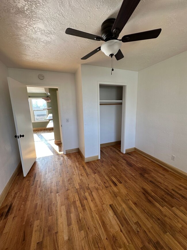 Building Photo - Beautifully Redone 3 Bedroom 2 Bath Home C...