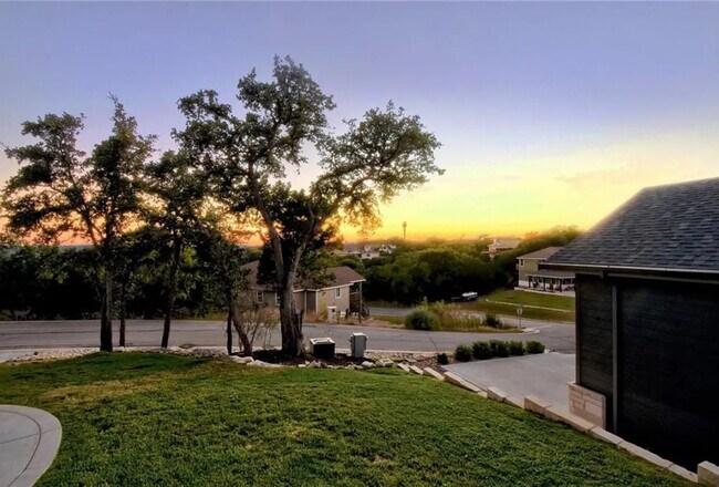 Foto del edificio - 424 Summit Ridge Dr N