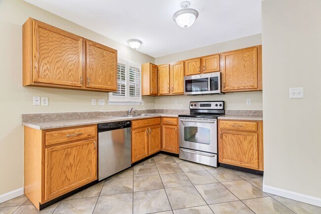 Foto del edificio - COMING SOON!! Gorgeous 3-Bedroom, 2.5-Bath...