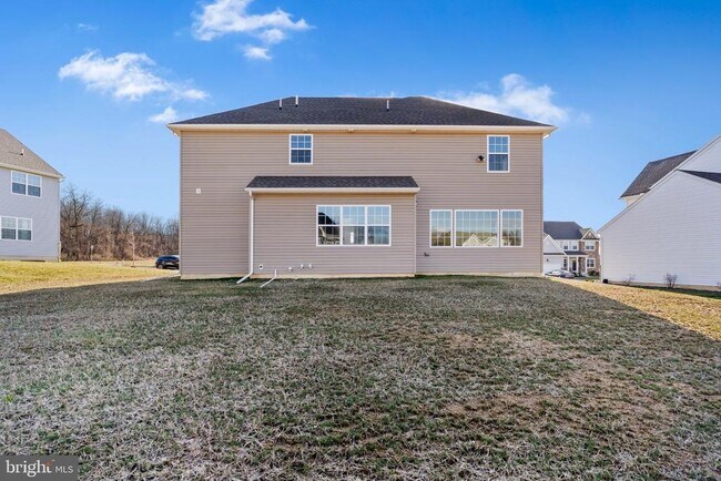 Foto del edificio - 32 Pamela Dr