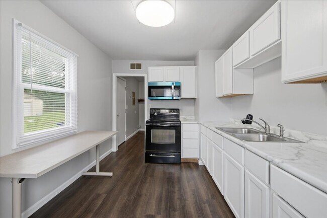 Foto del edificio - 3705 N Whittier Pl