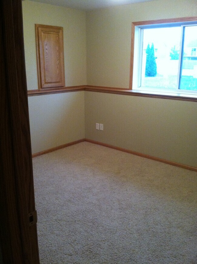 Vivienda en el sótano - 747 Willowbrook St NE