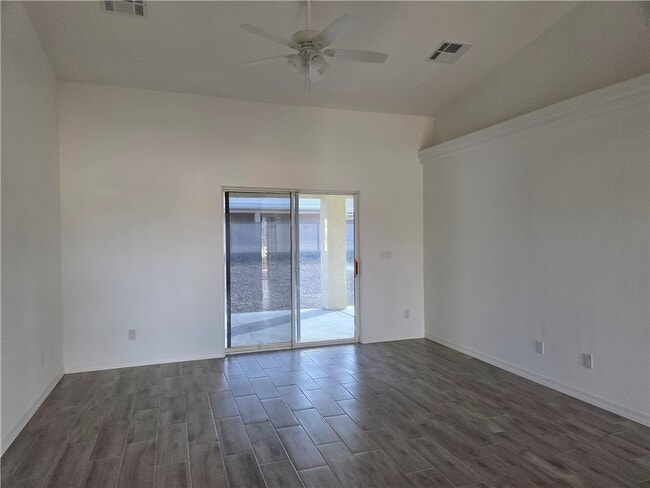 Building Photo - 5386 Tierra Linda Dr