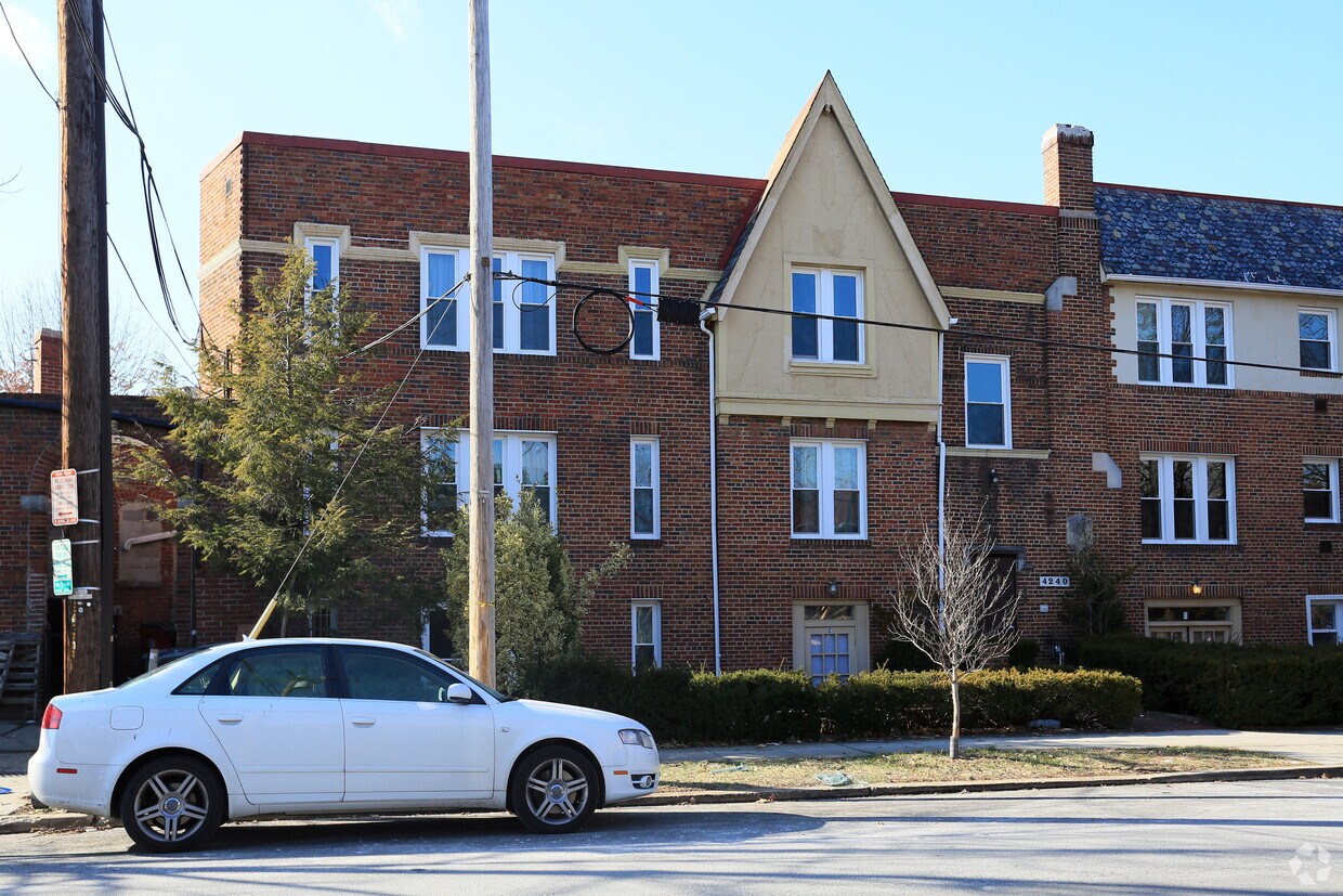 Primary Photo - 4240 39th St NW