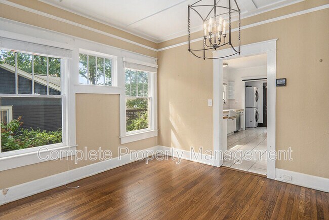 Building Photo - 1502 Oxmoor Rd