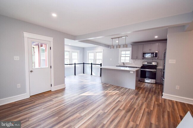 Foto del edificio - 352 N Easton Rd
