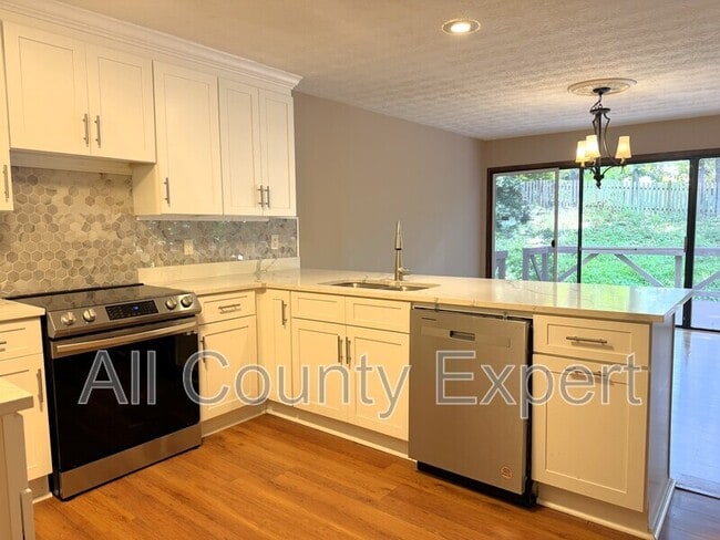 Building Photo - 1302 Colony Dr