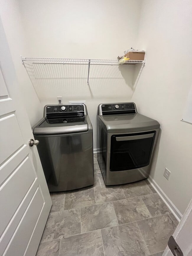 Building Photo - Move Right In to Your Practically Brand New Bonaire Home.
