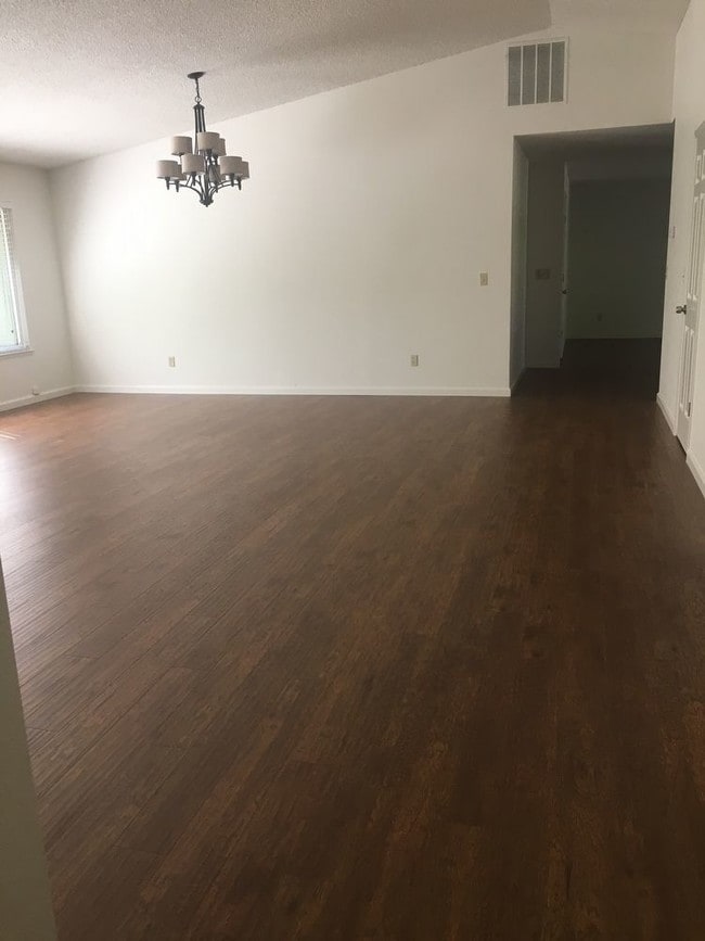 Building Photo - 4750 Country Club Drive