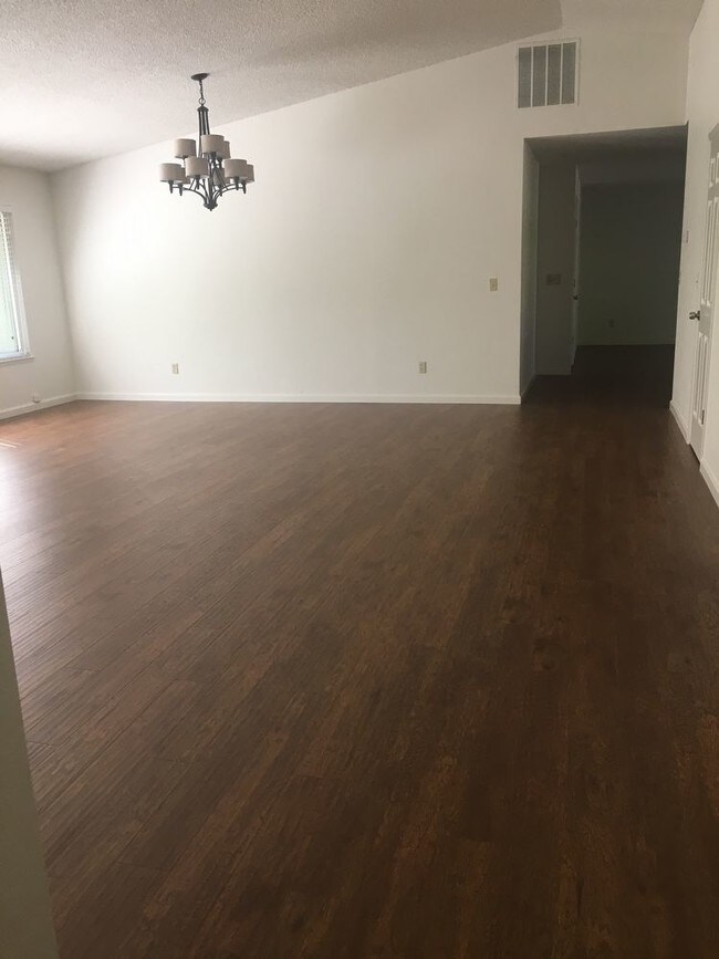 Foto del edificio - 4750 Country Club Drive