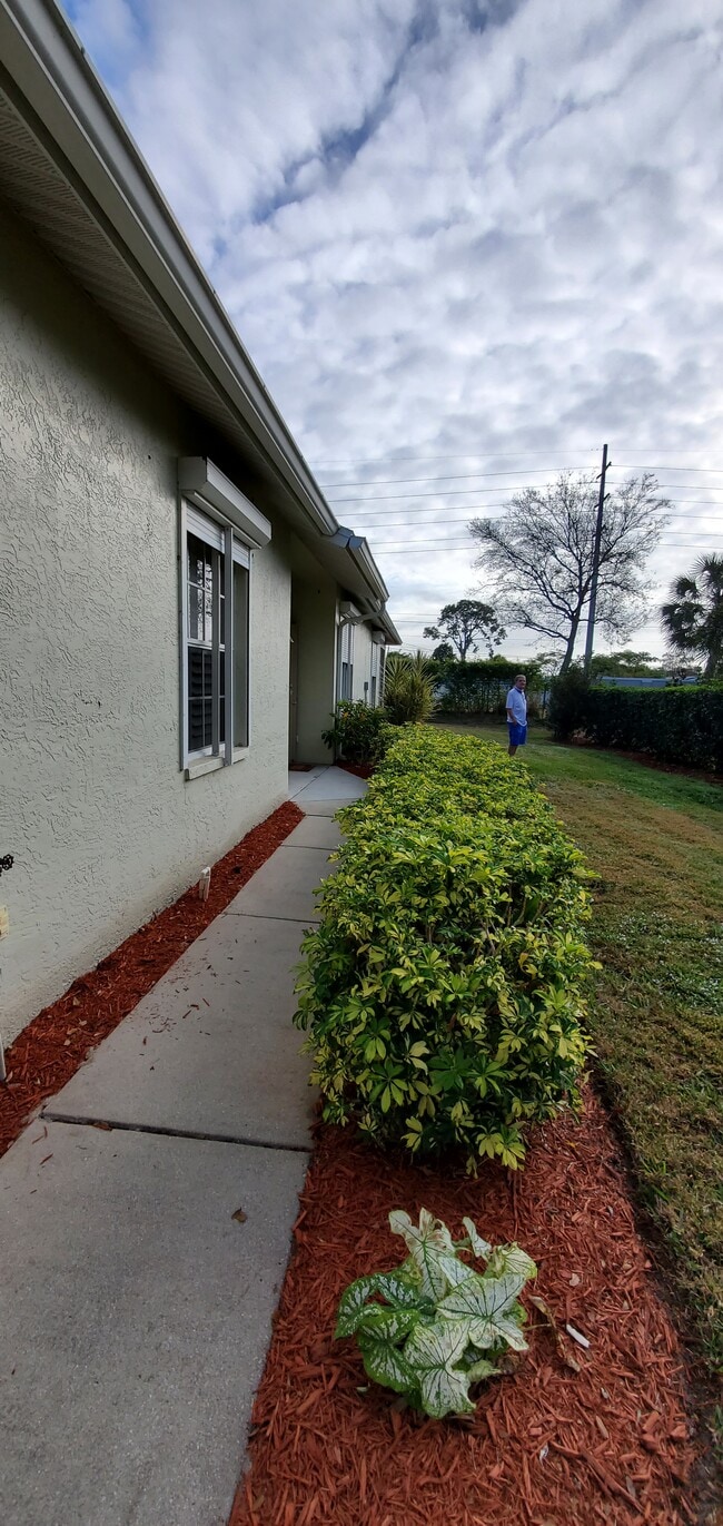 Foto del edificio - 407 Crossfield Cir