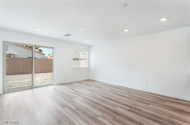 Foto del edificio - 2112 Abraham Ave