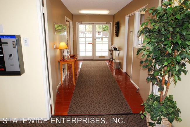Building Photo - 663-687 N Las Posas Rd