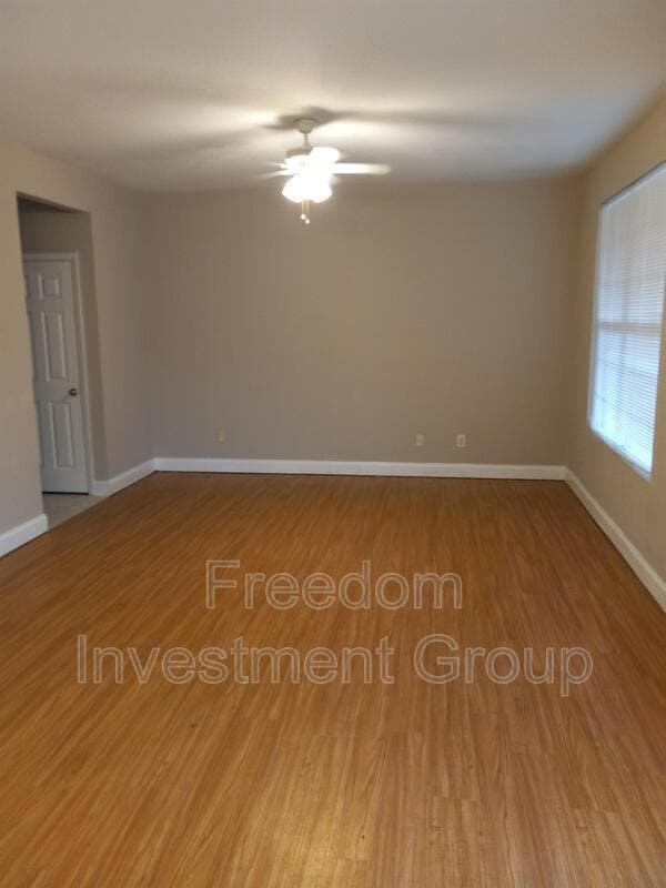 Building Photo - 127 Stonegate Cir