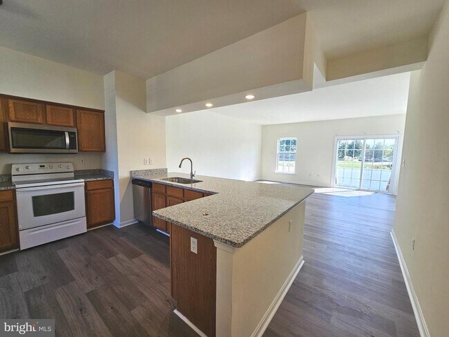 Foto del edificio - 98 Bay Hill Ln