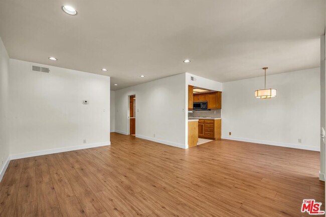 Foto del edificio - 11656 Montana Ave