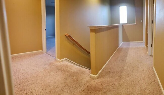Building Photo - 4 bed 3 bath home in Copper Ridge area of ...