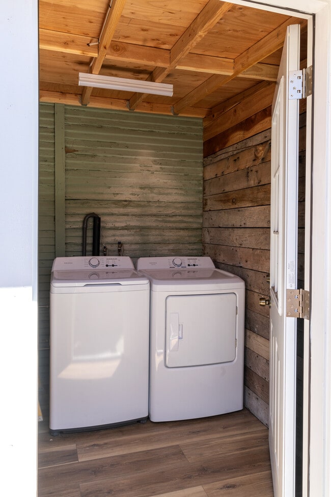 laundry room 2 - 207 E Avenue 31