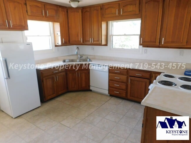 Foto del edificio - 2 Bedroom/1 Bath/ 1 Car Garage House on Corner Lot - $1,125/$1,125