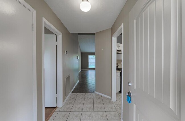 Building Photo - 18830 Pine Trace Ct