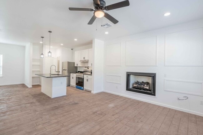 Building Photo - 3 Bed / 2.5 Bath Near Downtown Tulsa!