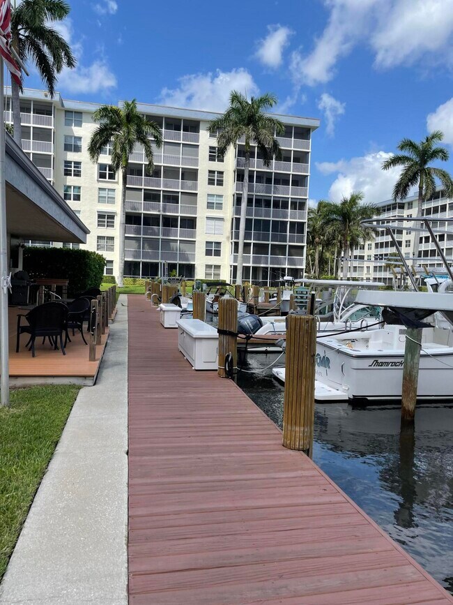 Building Photo - 1 Harbourside Dr