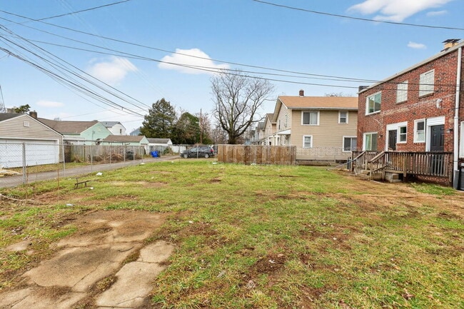 Building Photo - 1153 E 20th Ave