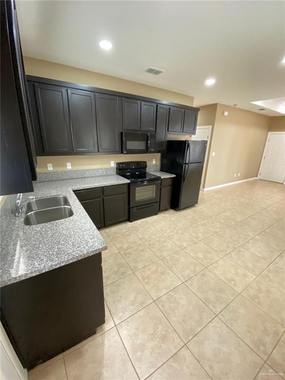 Building Photo - 2111 Garden Ridge Dr