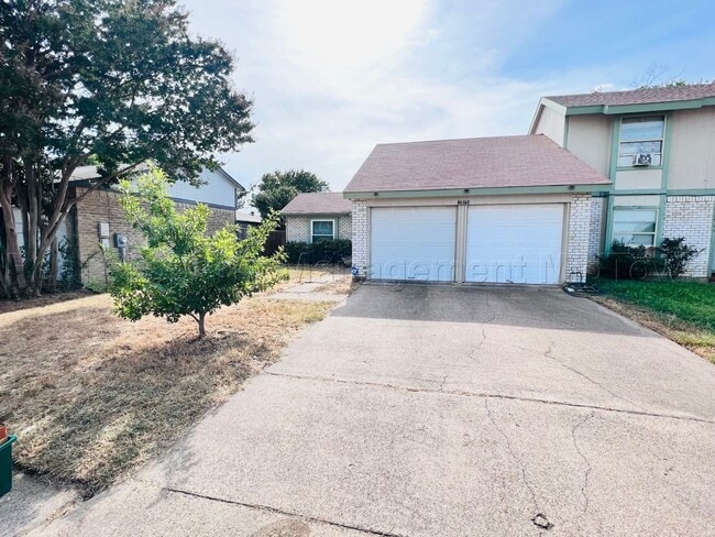 Photo - Charming 2 bedroom 1-bathroom Duplex unit ... House