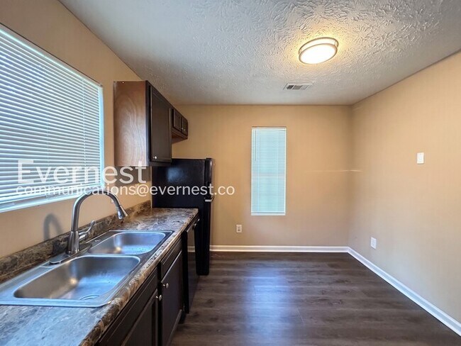 Foto del edificio - 6607 Ivy Log Dr SW