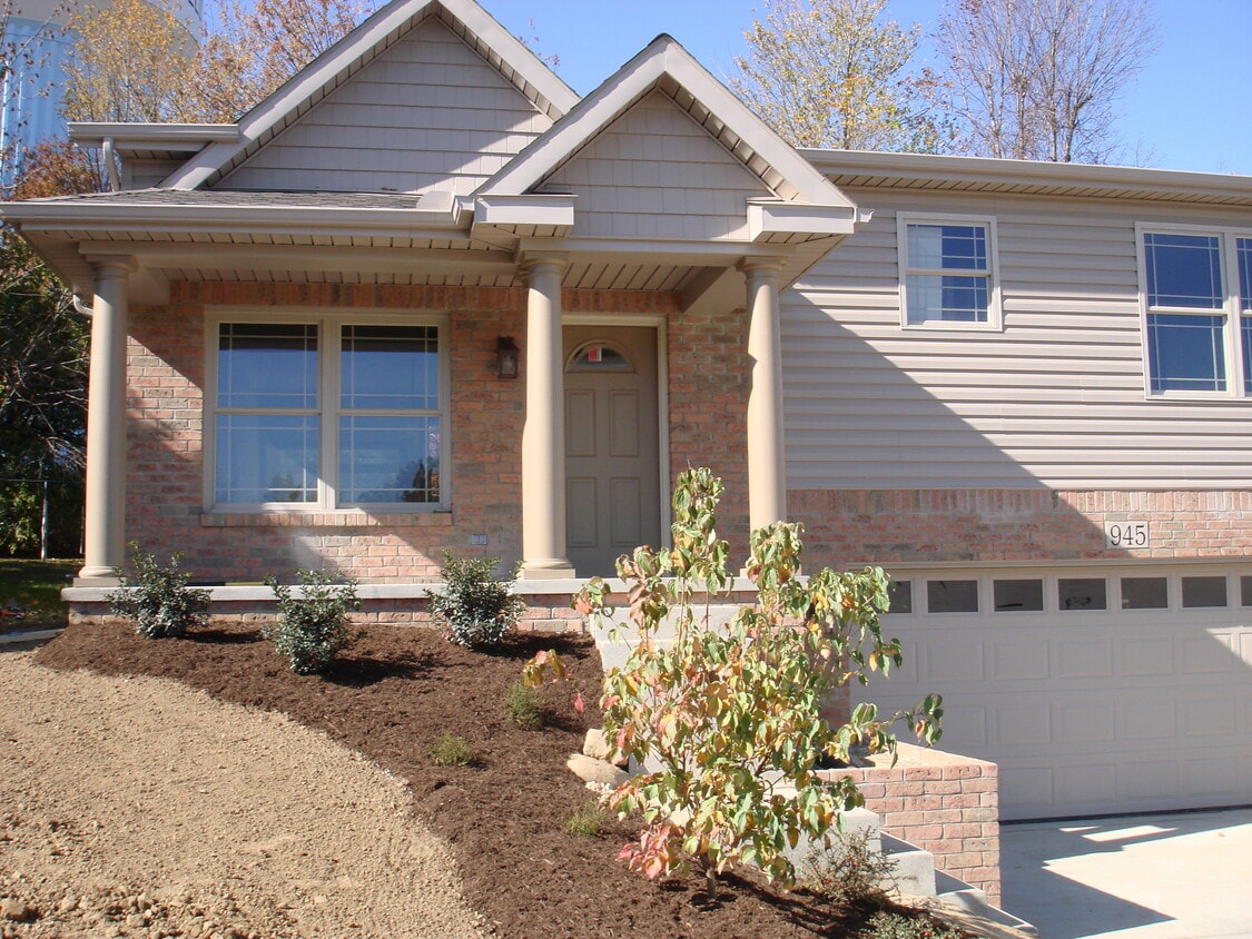 Primary Photo - 960 Sautter Dr