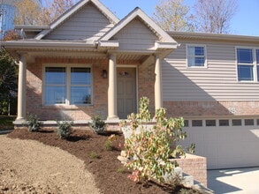 Building Photo - 960 Sautter Dr