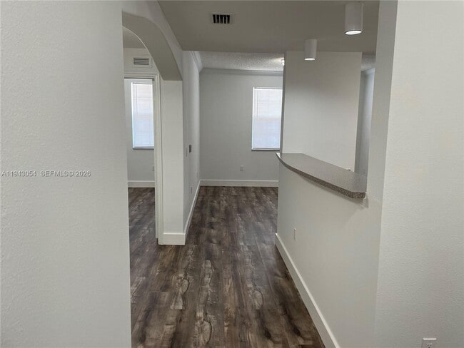 Foto del edificio - 533 NE 3rd Ave