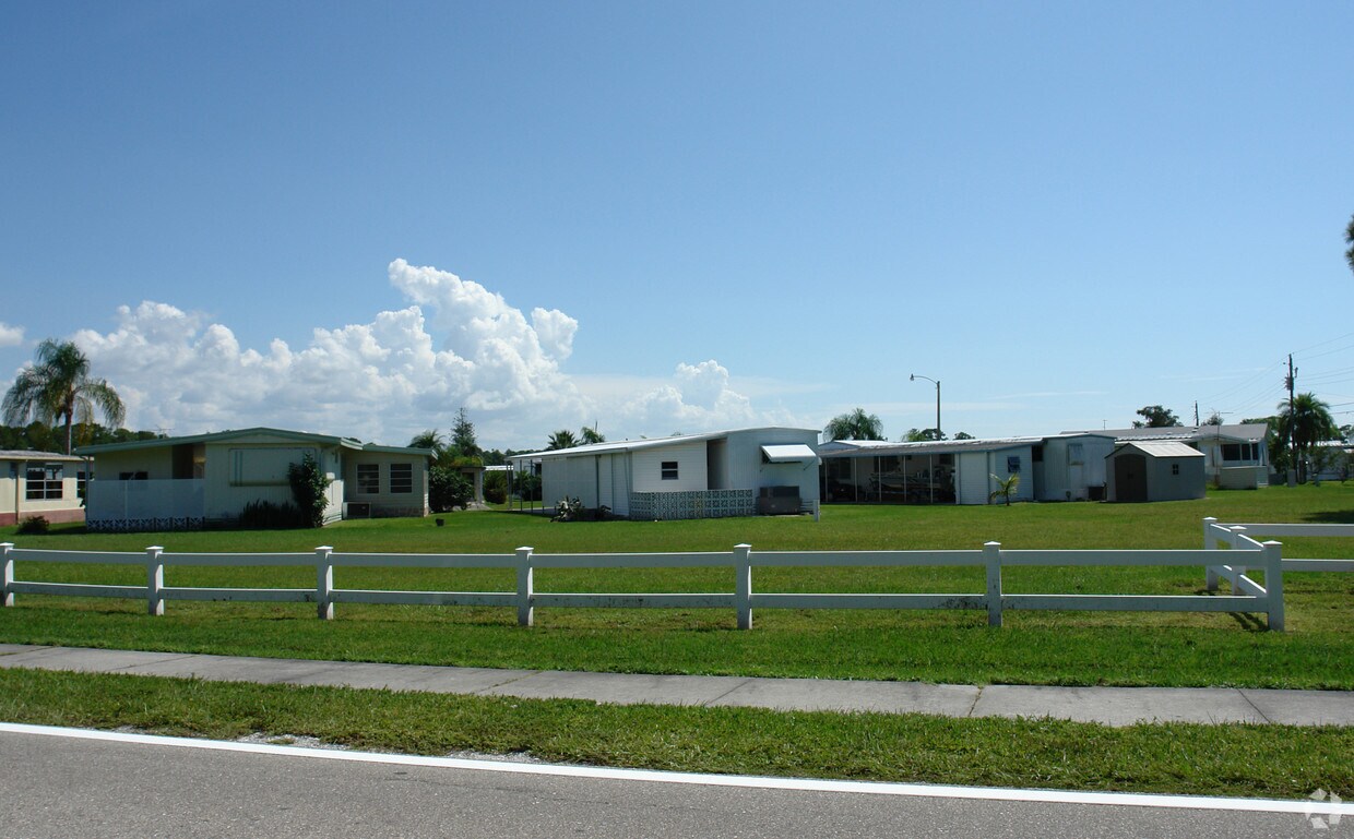 Tahiti Mobile Village Apartments in Estero, FL